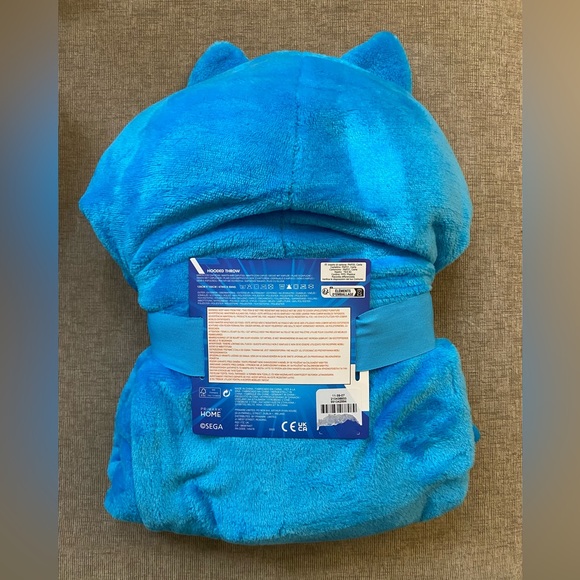 Sonic the Hedgehog Hooded Throw Blanket - Picture 2 of 5